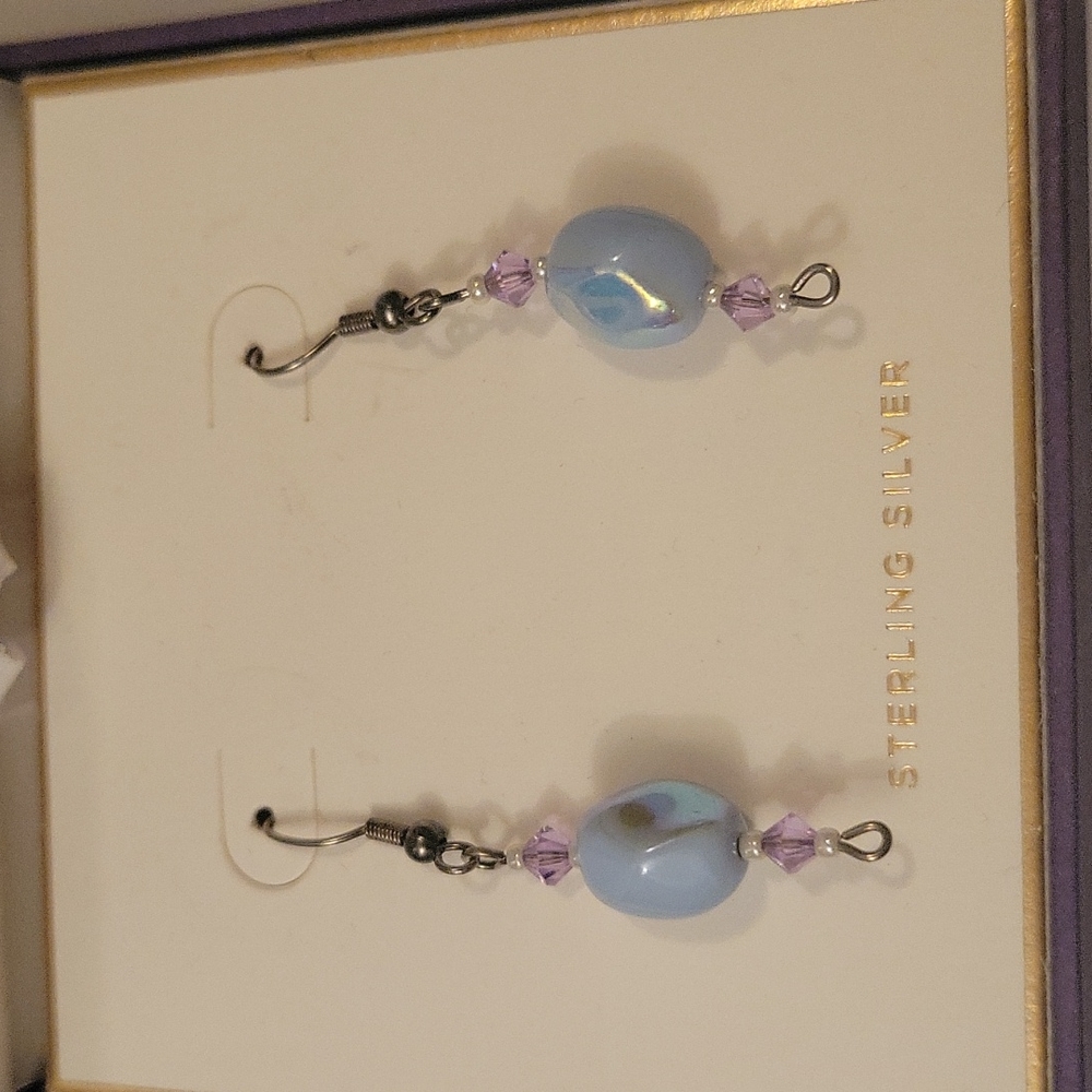 **earrings** - Picture 3 of 4